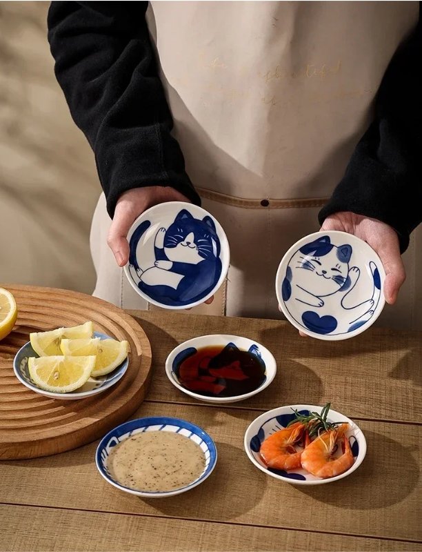 Set van 4 Keramische Sausbakjes – Sushi Sojaschaaltjes met Lucky Cat Design
