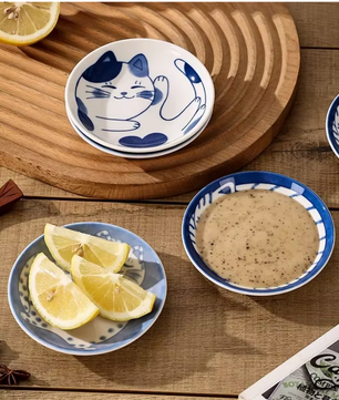 Set van 4 Keramische Sausbakjes – Sushi Sojaschaaltjes met Lucky Cat Design