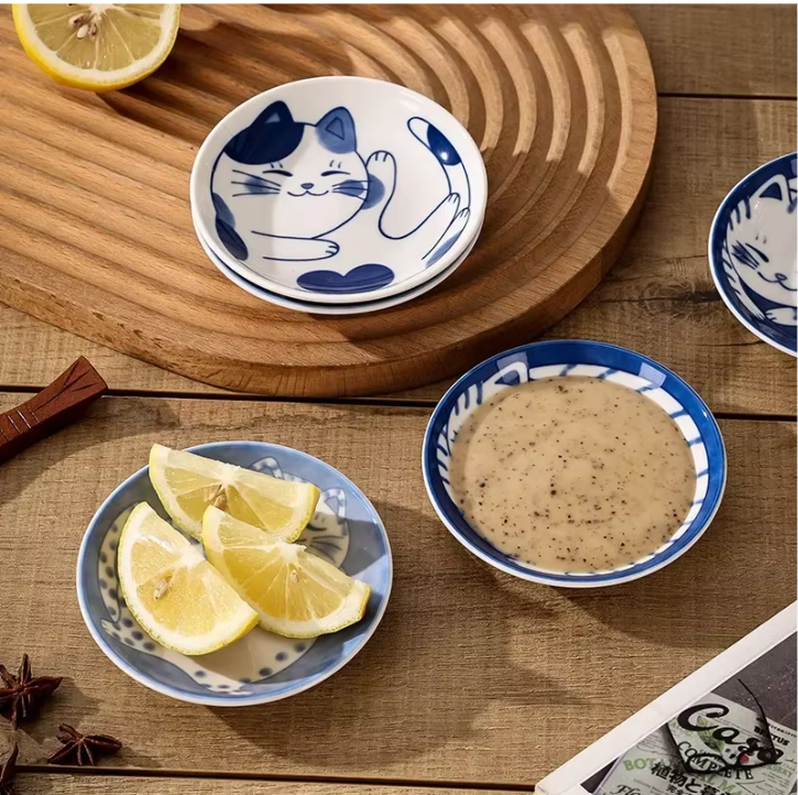 Set van 4 Keramische Sausbakjes – Sushi Sojaschaaltjes met Lucky Cat Design