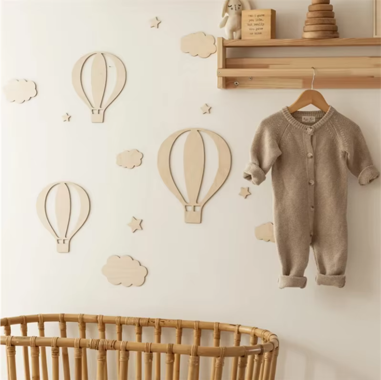 13-Delige Houten Wanddecoratie Set – Luchtballon, Wolken en Sterren Muurdecoratie