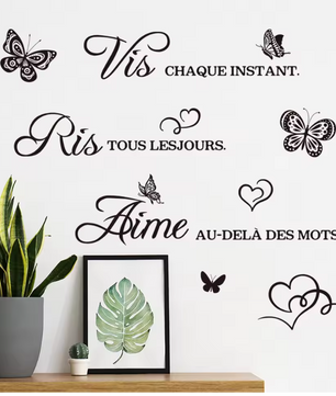 Franse Quote Muursticker – “Vis Ris Aime” Vinyl Wanddecoratie