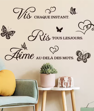 Franse Quote Muursticker – “Vis Ris Aime” Vinyl Wanddecoratie