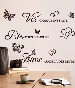 Franse Quote Muursticker – “Vis Ris Aime” Vinyl Wanddecoratie