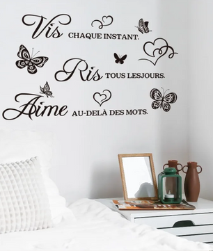 Franse Quote Muursticker – “Vis Ris Aime” Vinyl Wanddecoratie