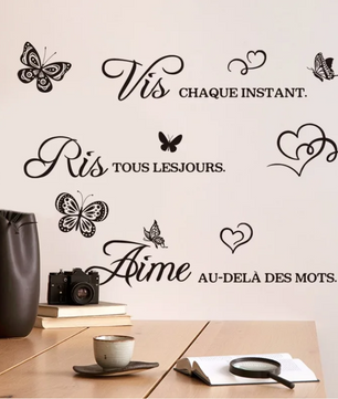 Franse Quote Muursticker – “Vis Ris Aime” Vinyl Wanddecoratie