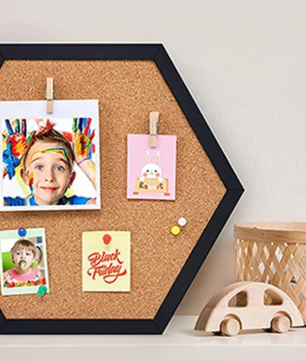 Hexagon Kurk Prikbord met Houten Frame – Decoratief Wand Memobord voor Foto’s en Notities