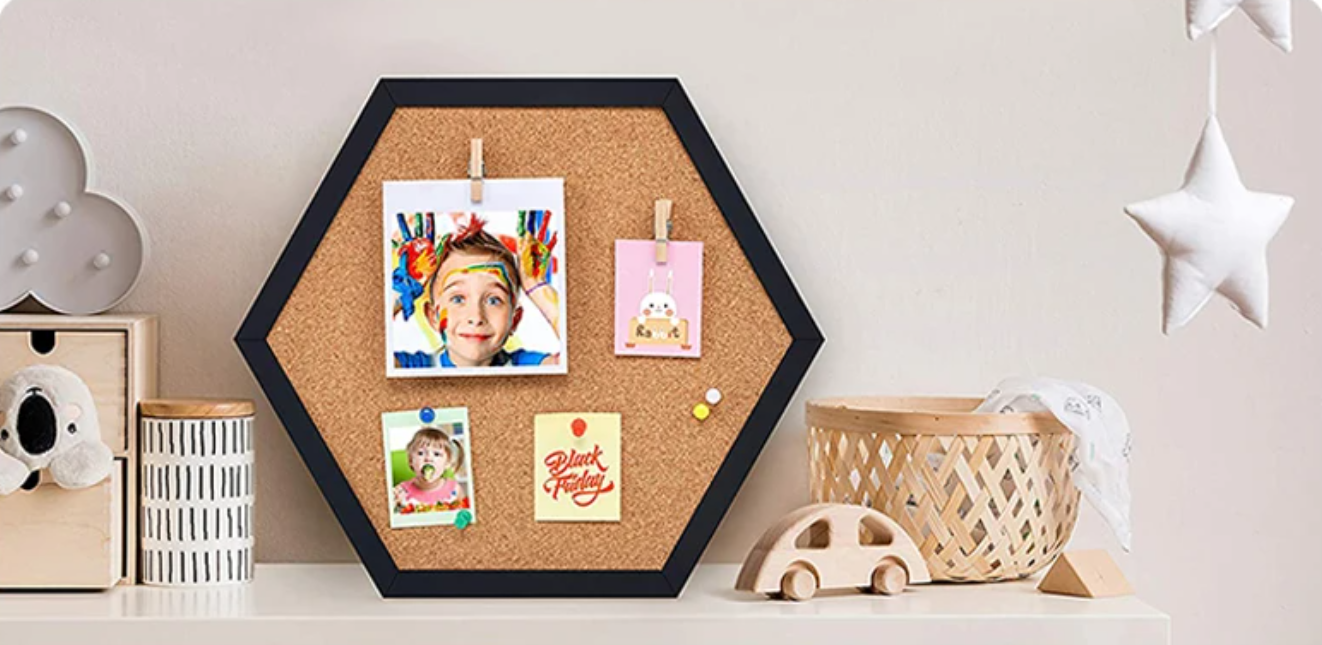 Hexagon Kurk Prikbord met Houten Frame – Decoratief Wand Memobord voor Foto’s en Notities