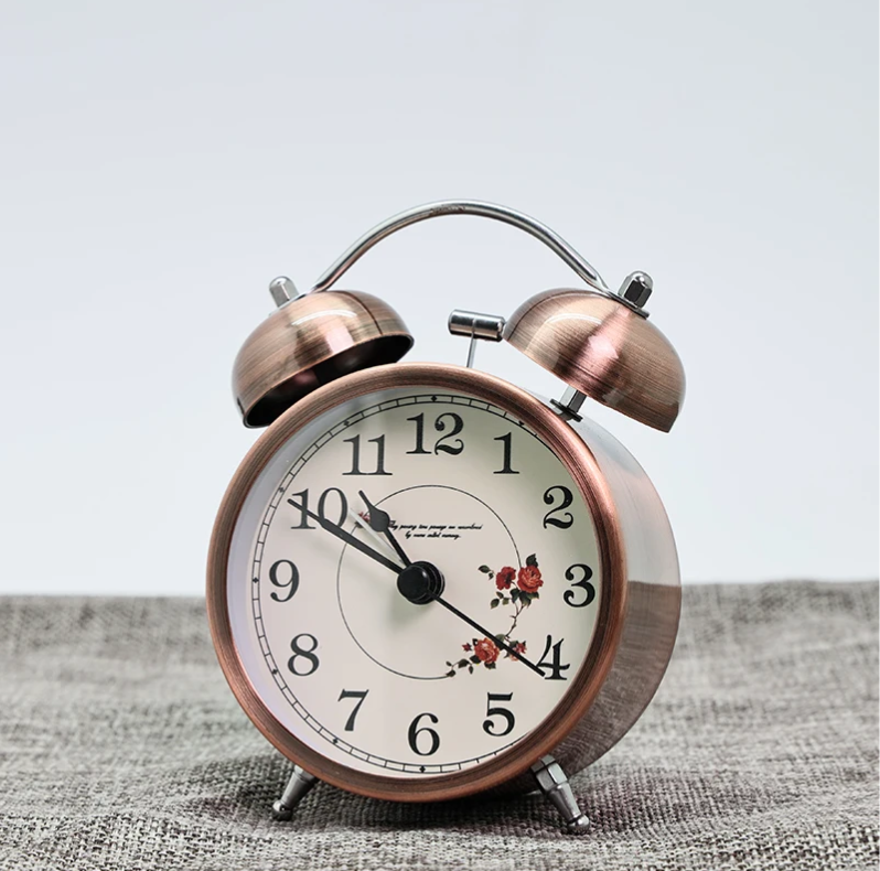 Nordic Retro Metalen Wekker – Minimalistische Bureau- en Nachtkastklok met Verlichting