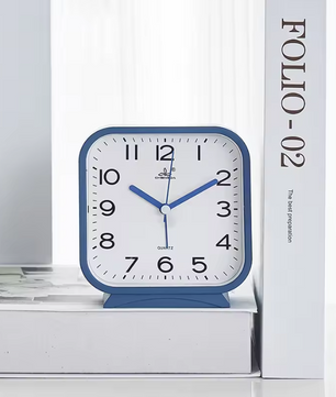 Compacte Bureau Wekker – Klassieke Quartz Nachtkastklok voor Slaapkamer en Bureau