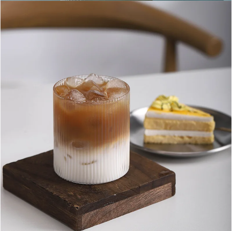 Origami Stijl Glazen Koffiemok 300 ml – Japans Gestreept Design Drinkglas