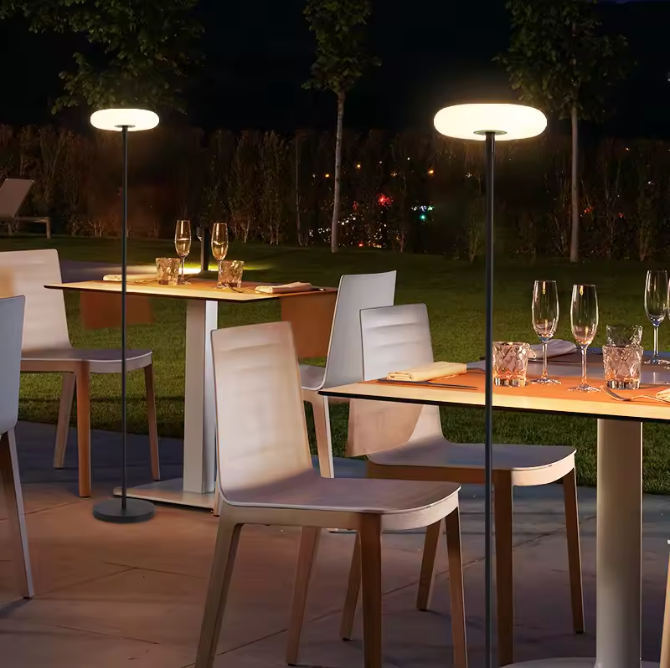 Moderne Solar Tuinlamp – Waterdichte LED Gazonlamp voor Tuin en Terras