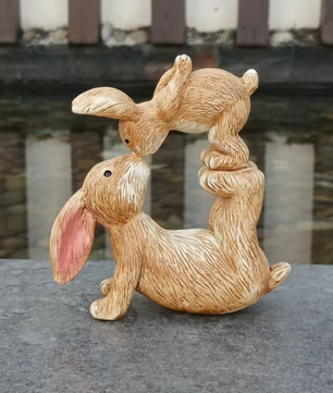 Hars Konijn Tuinbeeld met Kussen – Decoratief Bunny Standbeeld voor Tuin en Interieur