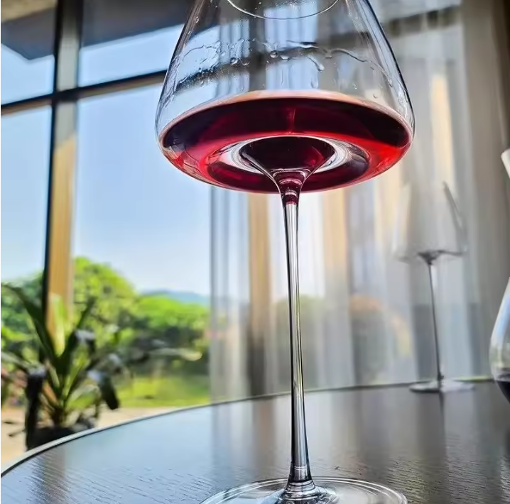 Bourgogne Wijnglas 720 ml – Kristallen Rood Wijnglas met Modern Geribbeld Design