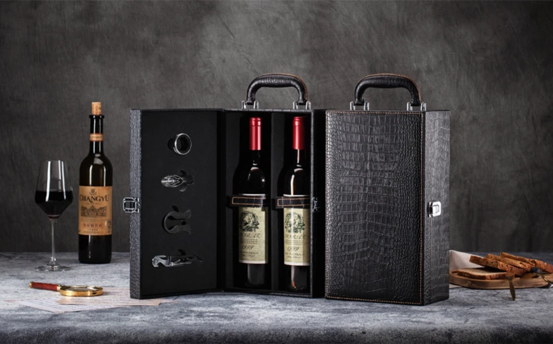 Luxe Wijn Cadeaubox voor 2 Flessen – Lederen Geschenkdoos met Wijnaccessoires en Handvat