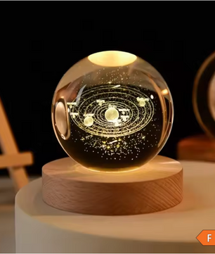 3D Kristallen Bol Zonnestelsel LED Lamp – Decoratieve Kristal Globe met Houten Basis