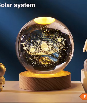 3D Kristallen Bol Zonnestelsel LED Lamp – Decoratieve Kristal Globe met Houten Basis