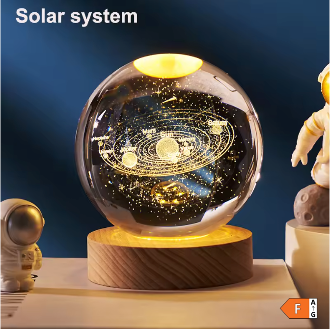 3D Kristallen Bol Zonnestelsel LED Lamp – Decoratieve Kristal Globe met Houten Basis