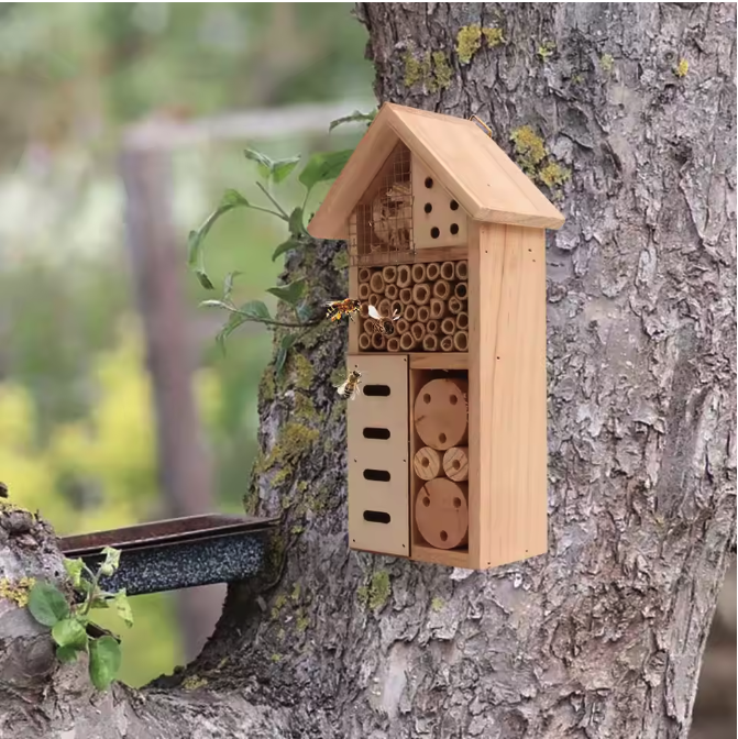 Houten Insectenhotel voor Tuin – Bijen- en Vlinderhuis met Natuurlijke Nestkamers