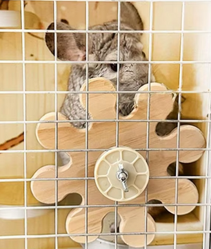 Houten Roterend Kauwspeeltje – Hangende Spinner voor Kleine Dieren