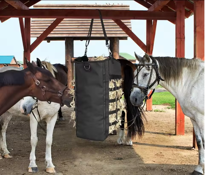 Hooizak met Slow Feed Net – Duurzame Voerzak voor Paarden en Vee