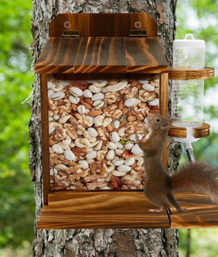 Houten Eekhoorn Voederhuis met Waterfles – Voederbak voor Tuin en Buiten