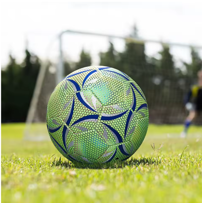Glow in the Dark Voetbal Maat 5 – Lichtgevende Trainingsbal voor Binnen en Buiten