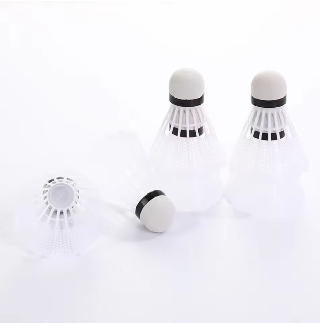 Set van 12 Badminton Shuttlecocks – Lichtgewicht Kunststof Shuttles met Foam Kop voor Training en Recreatie
