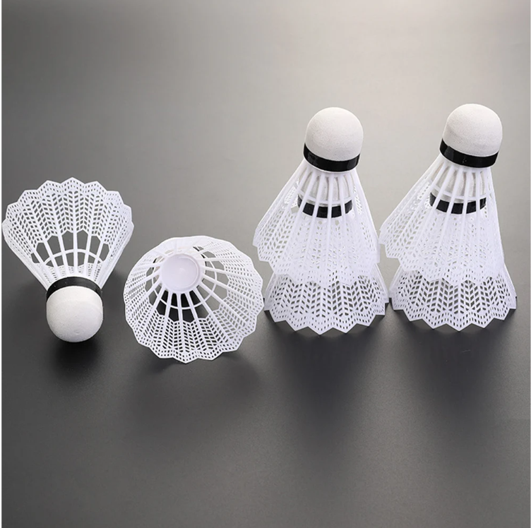 Set van 12 Badminton Shuttlecocks – Lichtgewicht Kunststof Shuttles met Foam Kop voor Training en Recreatie