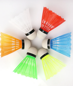 Set van 12 Badminton Shuttlecocks – Lichtgewicht Kunststof Shuttles met Foam Kop voor Training en Recreatie