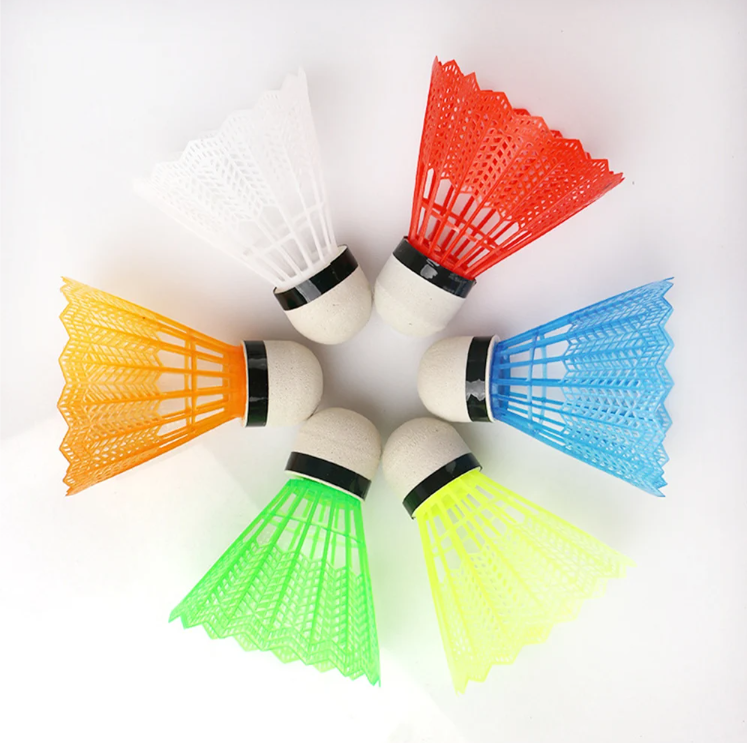 Set van 12 Badminton Shuttlecocks – Lichtgewicht Kunststof Shuttles met Foam Kop voor Training en Recreatie