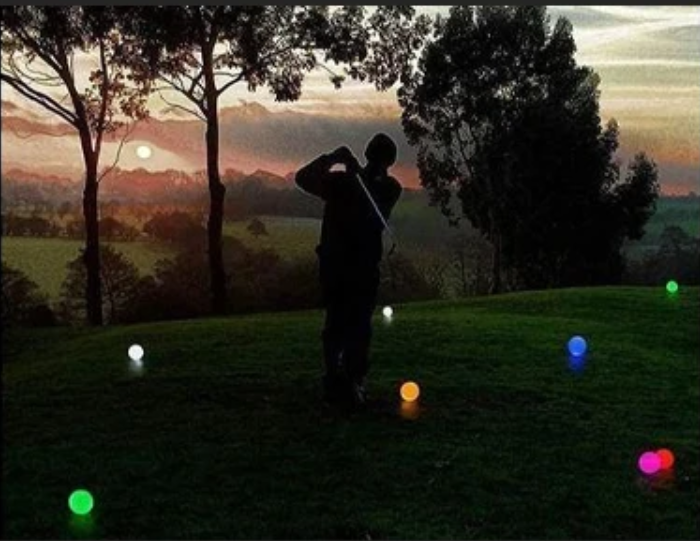 Set van 6 Glow in the Dark Golfballen – LED Verlichting en Impact Activatie, Perfect voor Nachtgolf