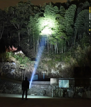 Krachtige LED Zaklamp – Oplaadbare Tactical Torch met Zoom en Waterbestendig Design