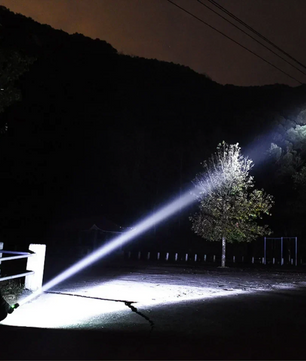 Krachtige LED Zaklamp – Oplaadbare Tactical Torch met Zoom en Waterbestendig Design