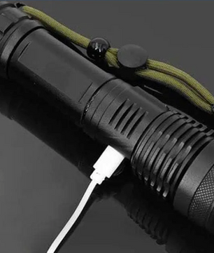 Krachtige LED Zaklamp – Oplaadbare Tactical Torch met Zoom en 5 Lichtstanden