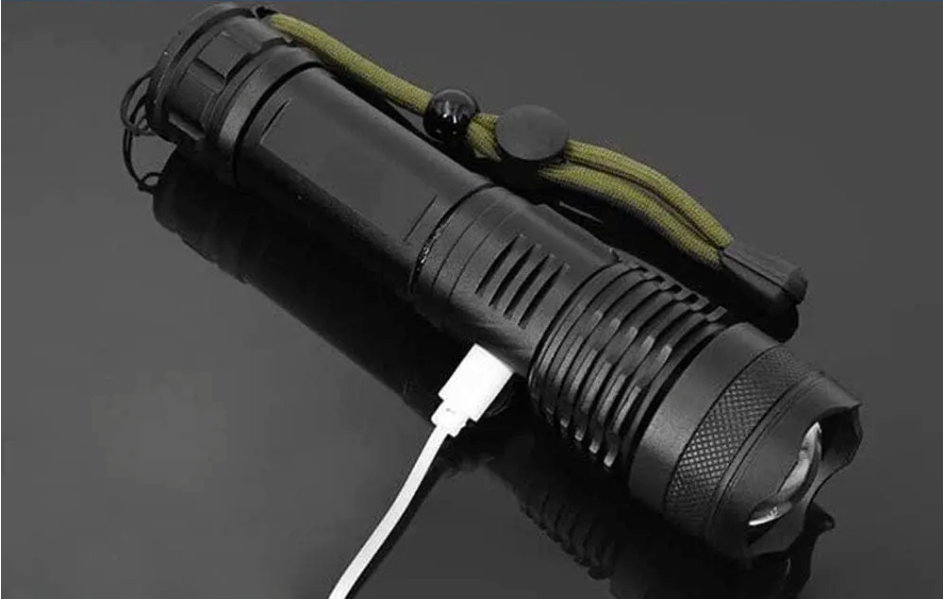 Krachtige LED Zaklamp – Oplaadbare Tactical Torch met Zoom en 5 Lichtstanden