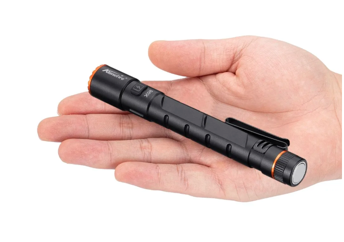 Mini LED Zaklamp – Oplaadbare Penlight met Zoom en Magneet, Compact en Krachtig