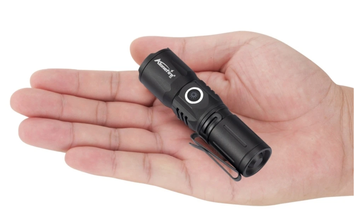 Mini LED Zaklamp – Oplaadbare Zoom Zaklamp met USB-C, Compact en Krachtig