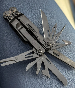 Multitool Tang 18-in-1 – Compacte Opvouwbare Multitool met Mes voor Outdoor en EDC