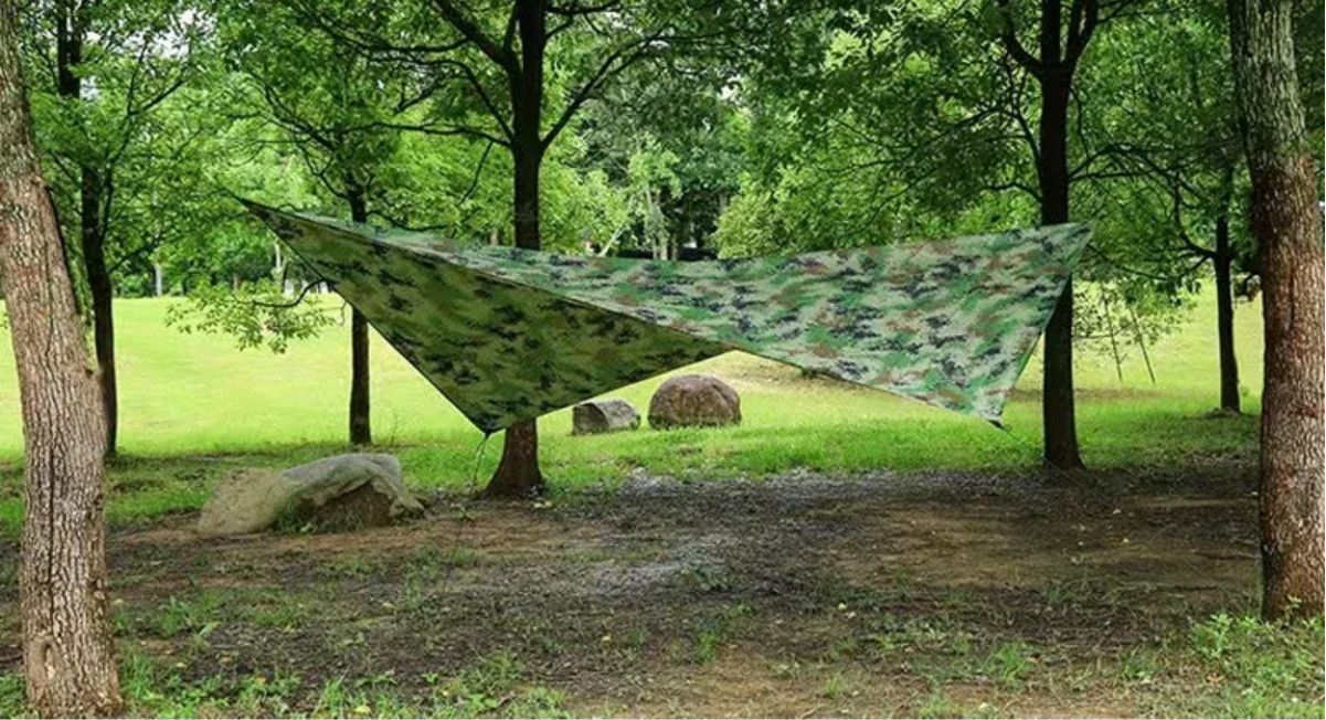 Waterdichte Outdoor Tarp 230x140 cm – Multifunctioneel Zonnescherm, Regenluifel en Picknickmat voor Camping en BBQ