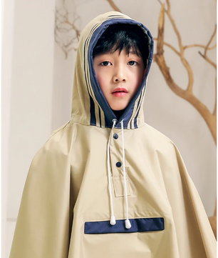 Kinder Regenponcho – Waterdicht, Met Capuchon en Rugzakruimte, School en Outdoor