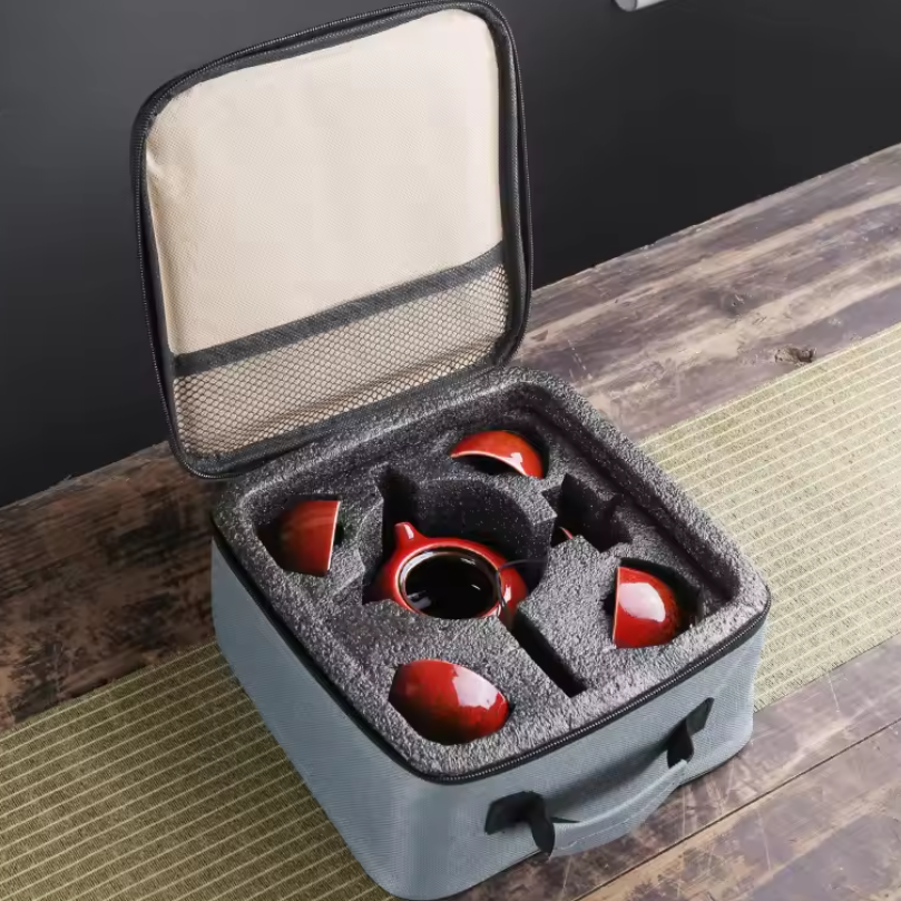 Draagbare Kung Fu Theeset met Reistas – Keramische Theepot en 4 Kopjes, Compact en Stijlvol