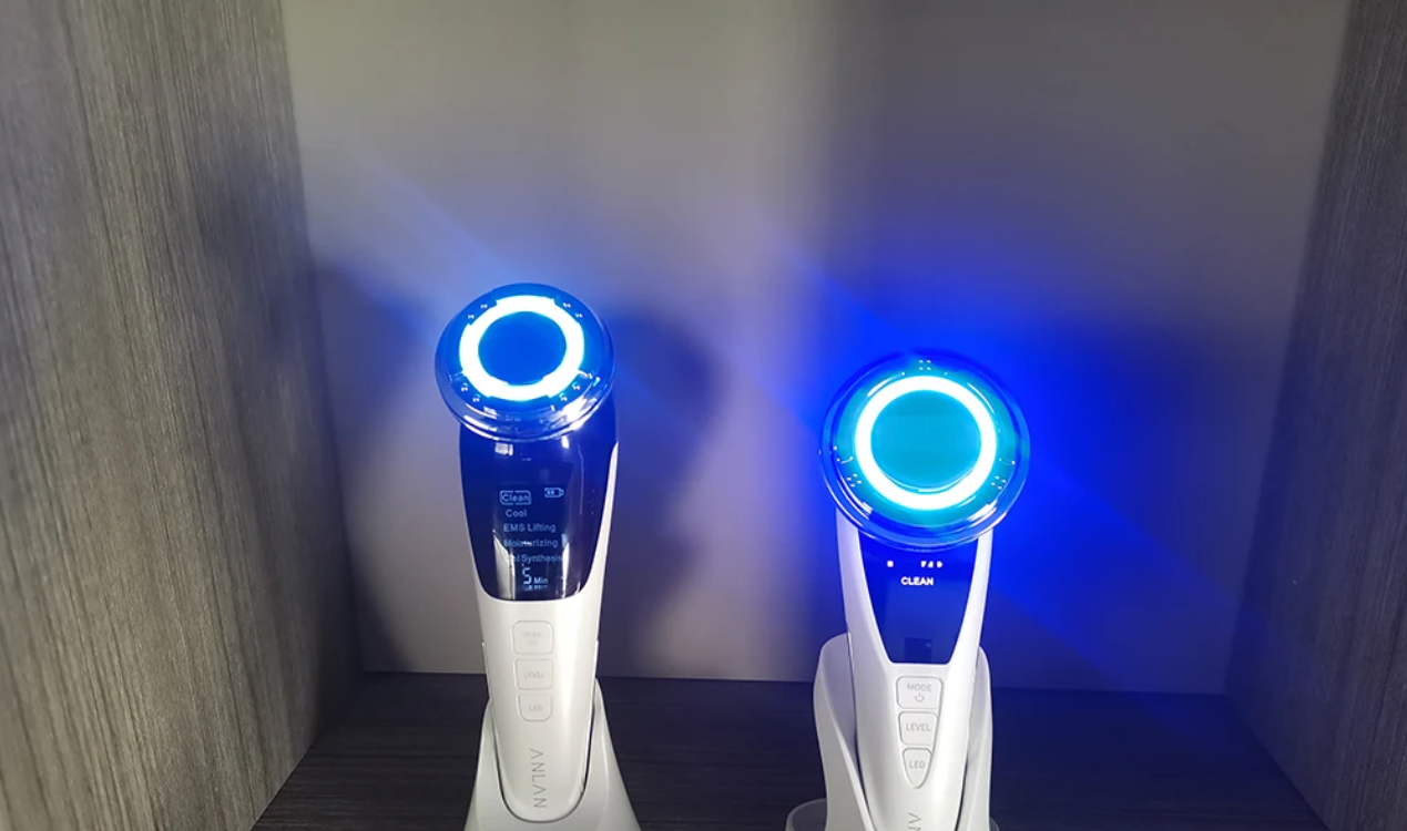 EMS Gezichtsmassager met LED Lichttherapie – Anti-Aging en Huidversteviging Apparaat