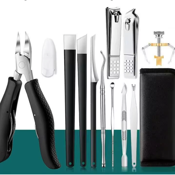 12-delige Manicure- en Pedicureset – Professionele Nagelverzorging met Precisie-instrumenten
