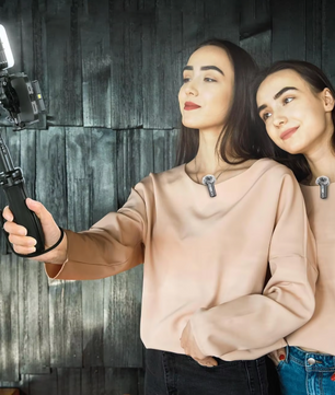 Complete Vlogging Kit met RGB LED, Draadloze Microfoon en Statief – Content Creator Set voor Smartphone