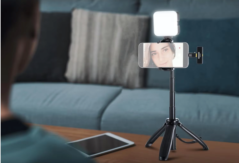 Complete Vlogging Kit met RGB LED, Draadloze Microfoon en Statief – Content Creator Set voor Smartphone
