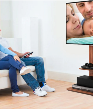 Verstelbare TV Vloerstandaard met Houten Planken – Heavy Duty TV Standaard voor 32–65 Inch