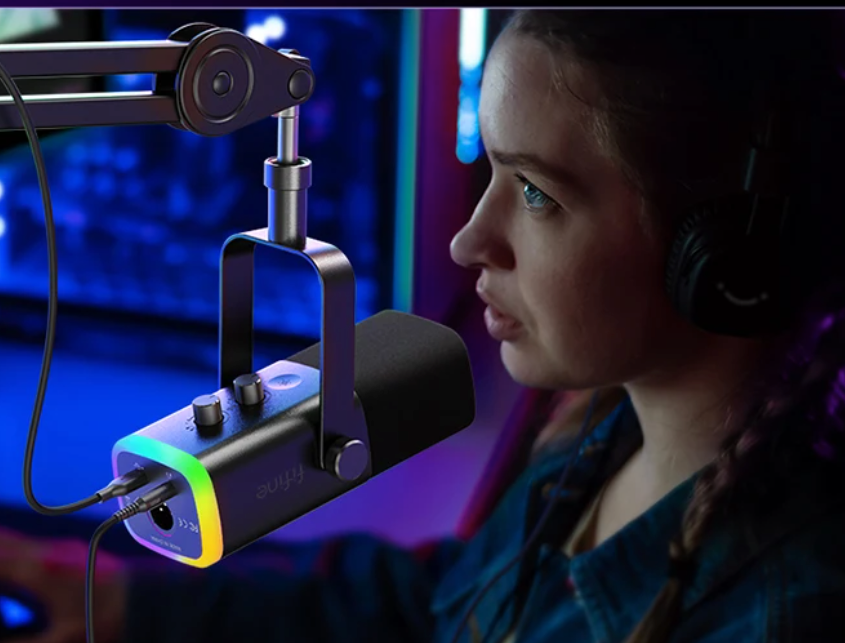 USB/XLR Dynamische Microfoon met RGB – Gaming en Streaming Mic met Headphone Jack en Mute