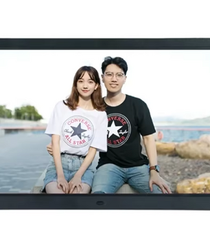 15.4 Inch Digitale Fotolijst – HD Scherm met USB en SD, Video, Muziek en Foto Weergave