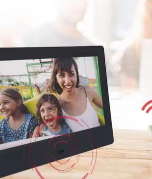 7 Inch Digitale Fotolijst – HD Foto Frame met Afstandsbediening, Klok en Kalender