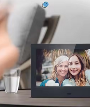 7 Inch Digitale Fotolijst – HD Foto Frame met Afstandsbediening, Klok en Kalender